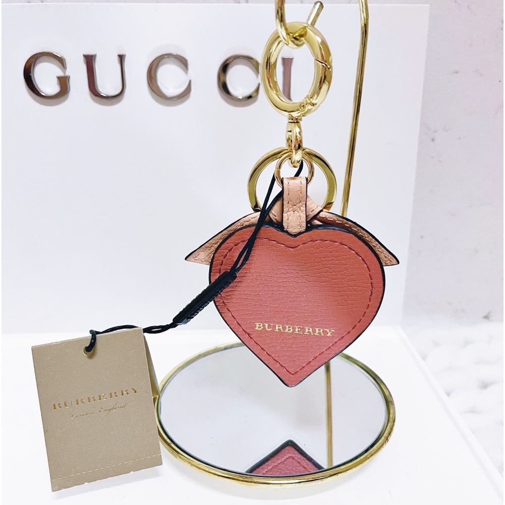 Authentic Burberry NWT Young Love Leather Heart Bag Charm / Keychain - Picture 3 of 11